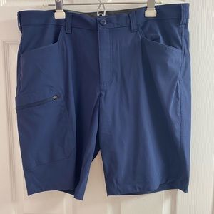 Eddie BauerMen’s 5 pocket shorts, size 38